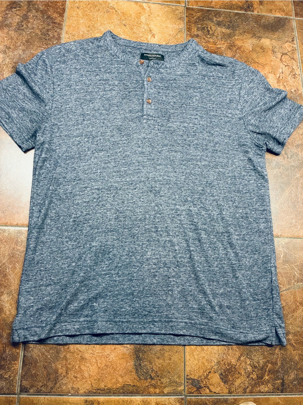 Banana Republic Men’s Heathered grey Short-Sleeve Henley Shirt